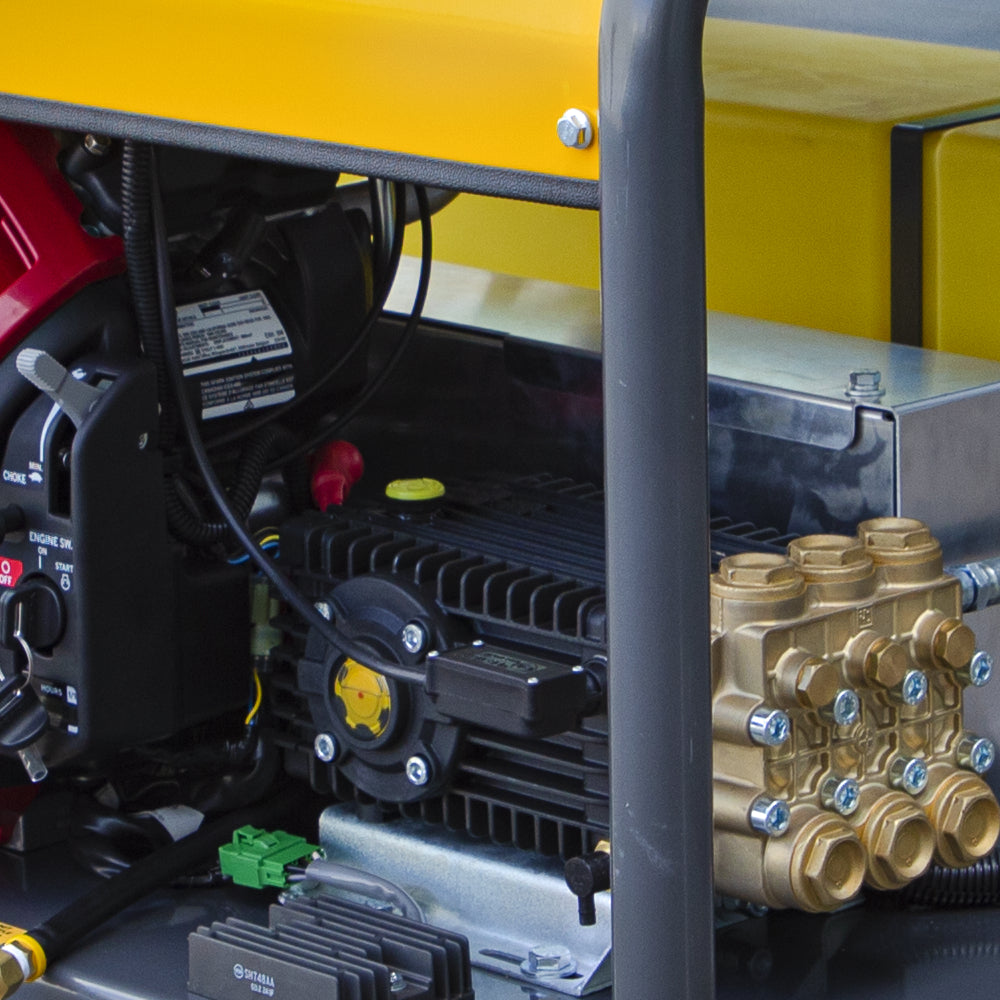Nettoyeur haute pression à eau chaude de 3 000 PSI - 8,0 GPM avec moteur Honda GX690 et pompe General Triplex
