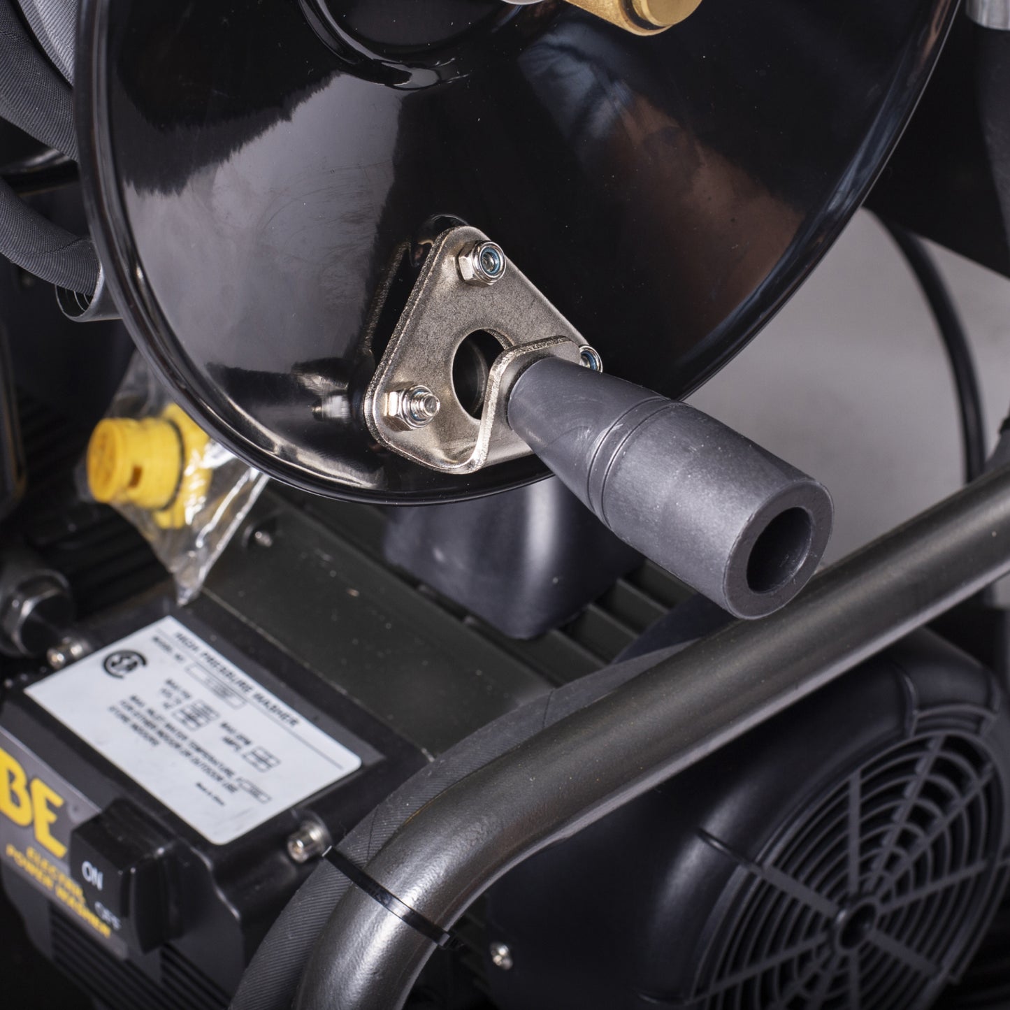 1,500 PSI 1.6 GPM 1.5 HP Electric Pressure Washer with Powerease Motor and Triplex Pump - P1515EPNW
